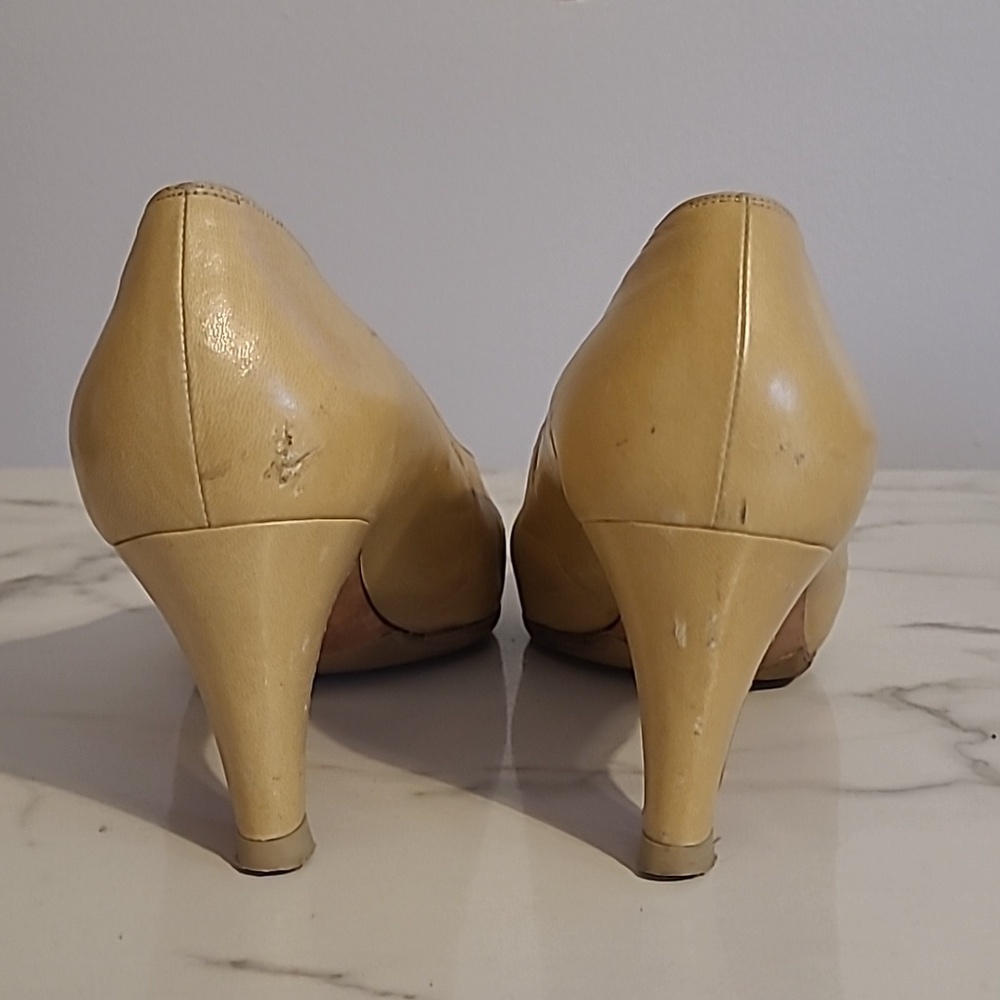 Chanel Vintage 1980's Golden Yellow Leather Pointed Toe Pumps Heels Wmn 6 - Picture 9 of 16